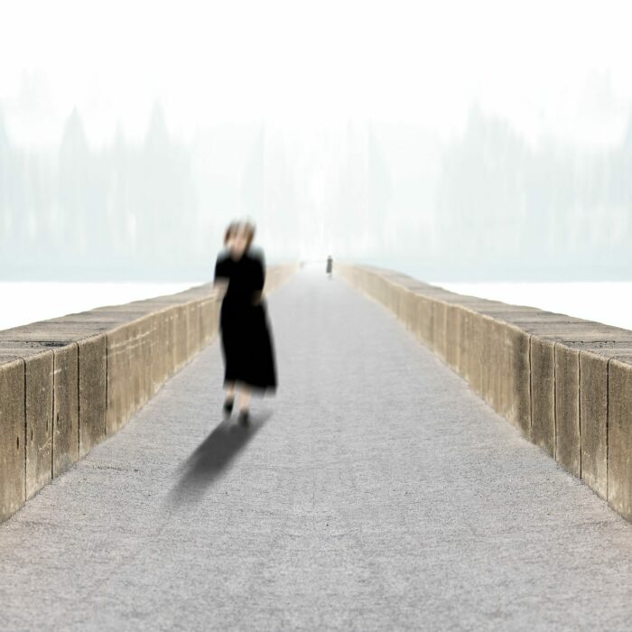 crossing the bridge ~ tirage limité n° 11/20  (80 x 80 cm)