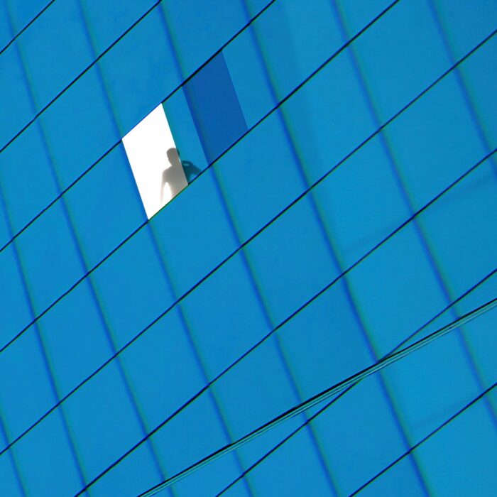 blue building ~ tirage limité n° 5/20  (80 x 80 cm)